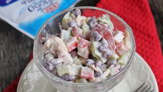 Салат с крабовыми палочками и фасолью