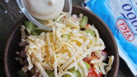 салат с крабовыми палочками и фасолью