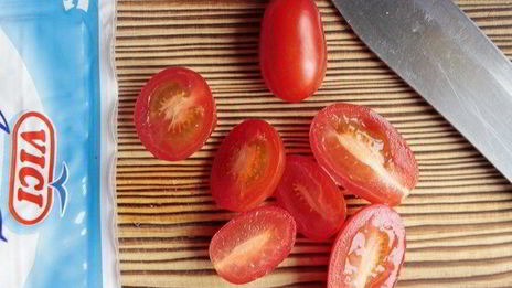 салат с крабовыми палочками и фасолью