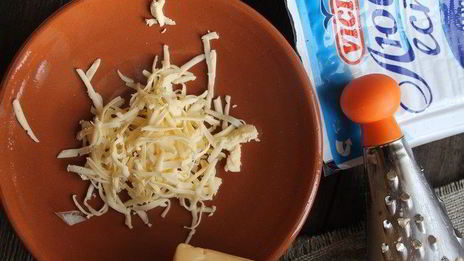 салат с крабовыми палочками и фасолью