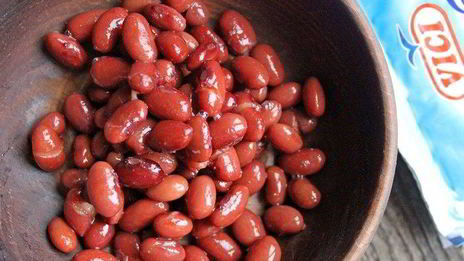 салат с крабовыми палочками и фасолью