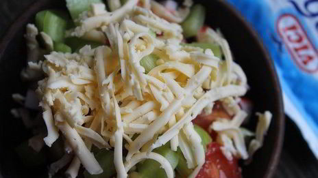 салат с крабовыми палочками и фасолью