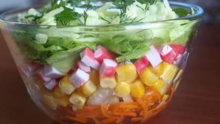 Салат с крабовыми палочками и сельдереем