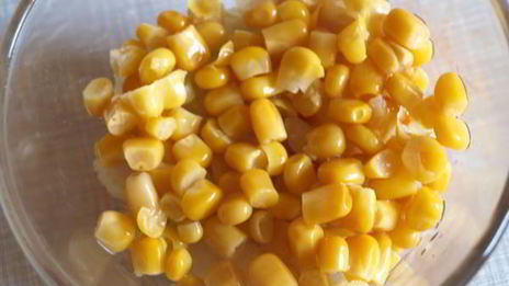 салат с крабовыми палочками и сельдереем