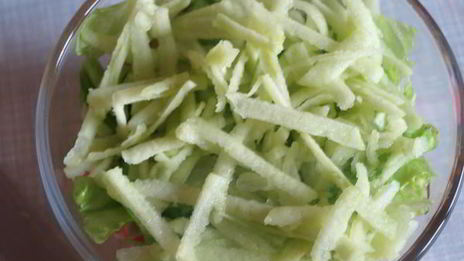 салат с крабовыми палочками и сельдереем