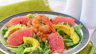 Салат с креветками, авокадо и грейпфрутом