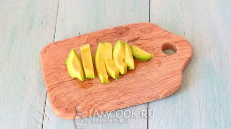 салат с креветками, авокадо и грейпфрутом