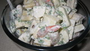 Салат с креветками и яблоком