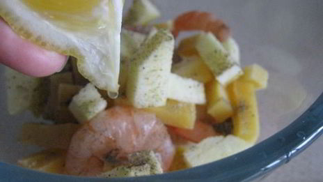 салат с креветками и яблоком