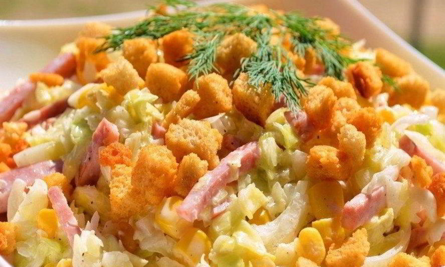 Рецепт салат с кукурузой и сухариками