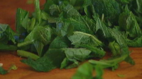 салат с куриной грудкой, фенхелем и сельдереем