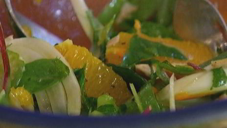 салат с куриной грудкой, фенхелем и сельдереем