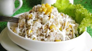 Салат с мясом криля и кукурузой