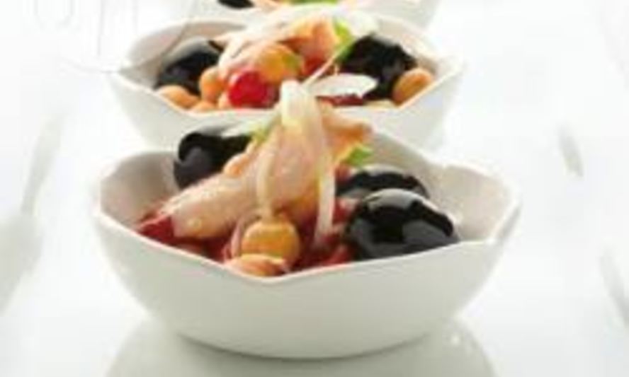 Рецепт салат с нутом, тунцом и маслинами