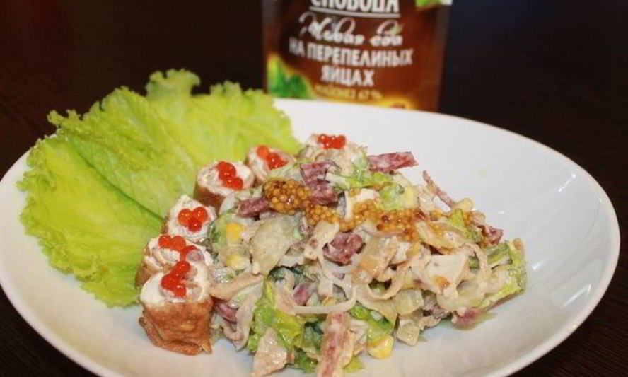 Рецепт салат с яично-творожными рулетиками