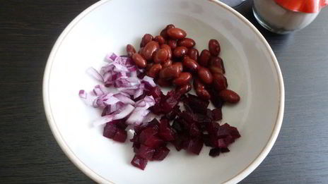 салат со шпротами и фасолью