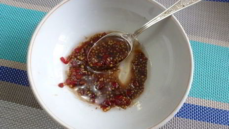 салат со шпротами и горчичной заправкой