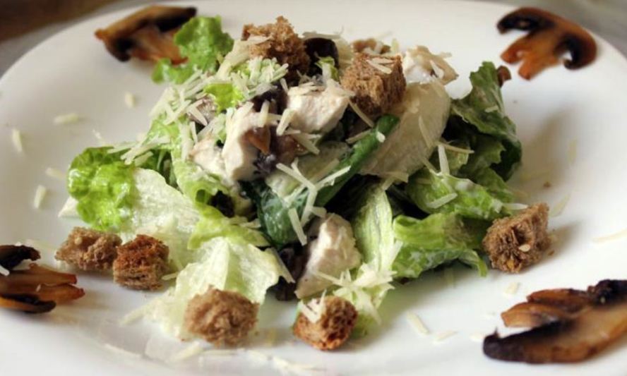 Рецепт грибной взрыв — салат цезарь по-русски