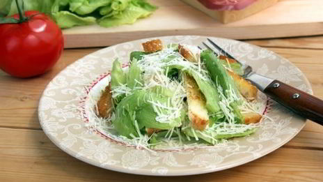 салат цезарь классический