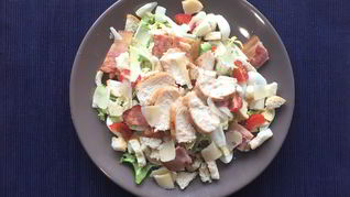 Салат Цезарь с беконом