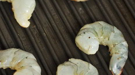 салат цезарь с креветками