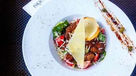 салат цезарь с куриной печенью