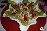 Салат Цезарь с курицей, сухариками и гранатовым соусом
