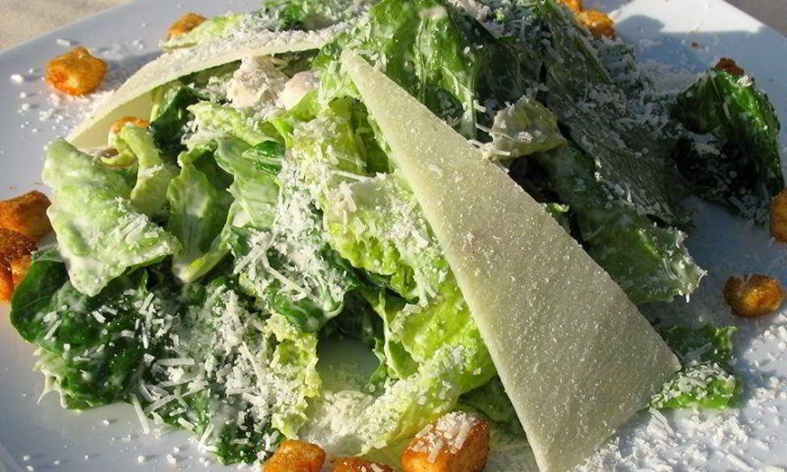 Рецепт салат цезарь с перепелиными яйцами