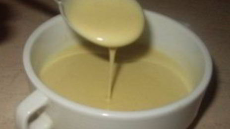 салат цезарь с перепелиными яйцами