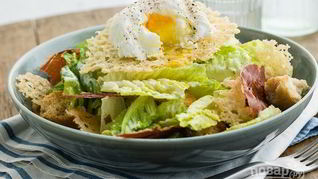 Салат Цезарь с прошутто