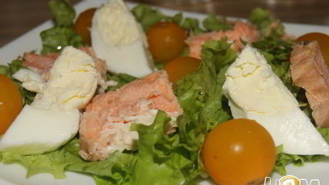 салат цезарь с рыбой