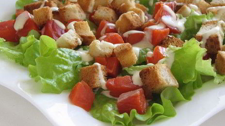 салат цезарь с семгой по-сибирски