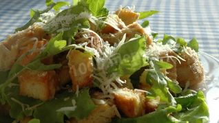 Салат Цезарь с сухариками