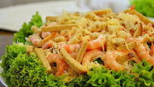 Салат Цезарь слоеный