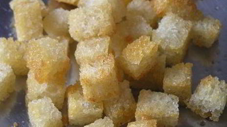 цезарь с семгой на листьях руколы