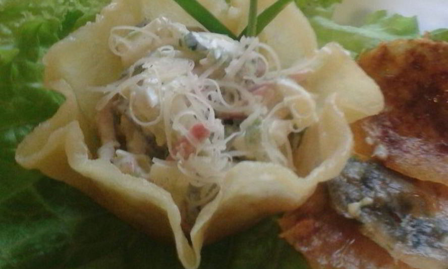 Рецепт салат весенний в сырной корзинке