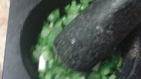 салат весенний в сырной корзинке