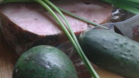 салат весенний в сырной корзинке