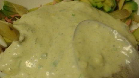 салат весенний в сырной корзинке