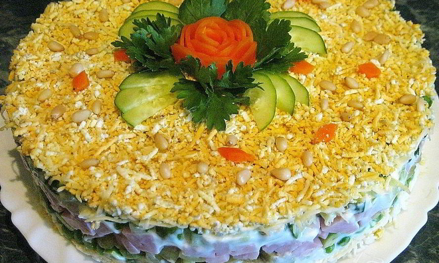 Рецепт слоеный салат с авокадо и ветчиной