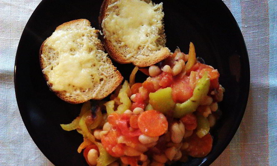 Рецепт теплый салат с белой фасолью