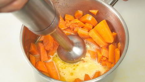 теплый салат с мини-кальмарами