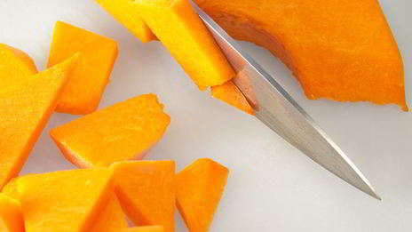 теплый салат с мини-кальмарами