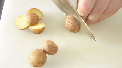 теплый салат с мини-кальмарами