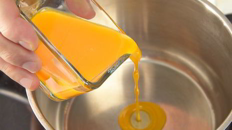 теплый салат с мини-кальмарами