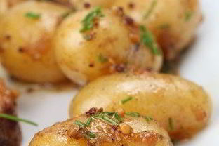 Отварной картофель с винегретом из трав и вермутом