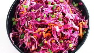 Салат из капусты и фенхеля с апельсиновым винегретом