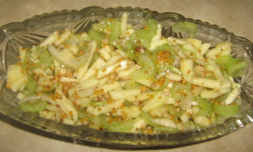 Рецепт салат из сельдерея и яблок с горчичным винегретом