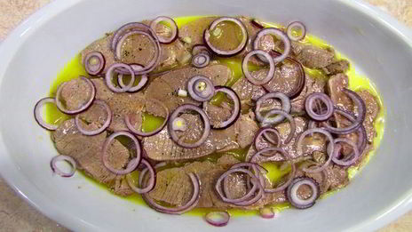 телятина, маринованная в соусе винегрет с репчатым луком