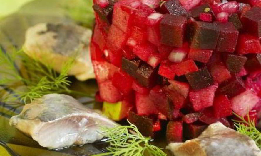 Рецепт винегрет с яблоками и сельдью